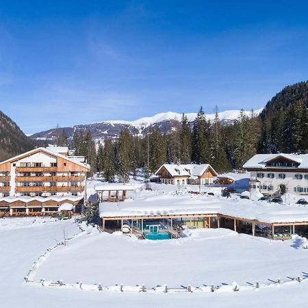 Hotel Dolomitenhof & Chalet Alte Post Sexten Exterior foto