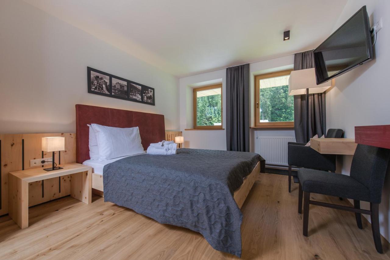 Hotel Dolomitenhof & Chalet Alte Post Sexten Quarto foto