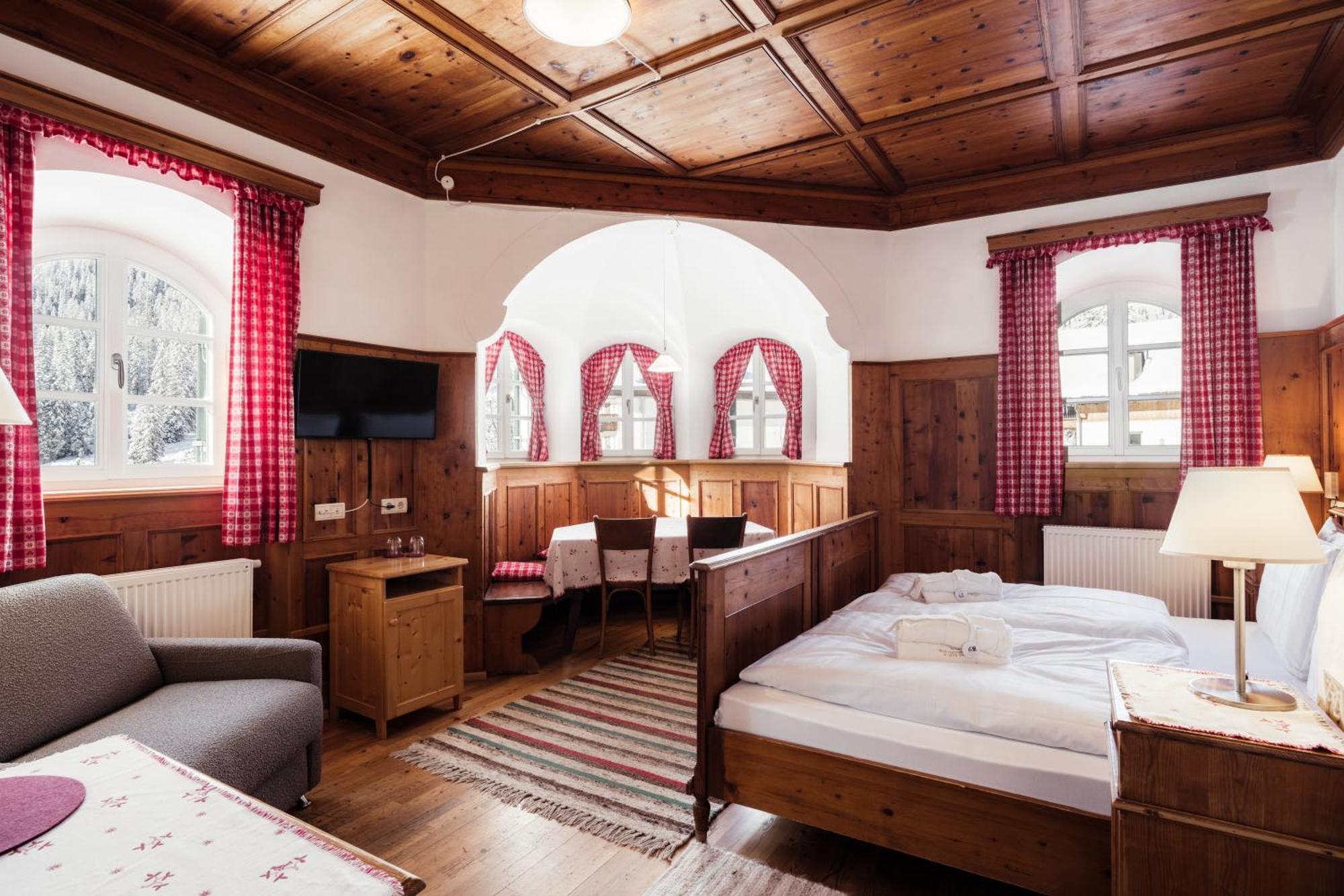 Hotel Dolomitenhof & Chalet Alte Post Sexten Exterior foto
