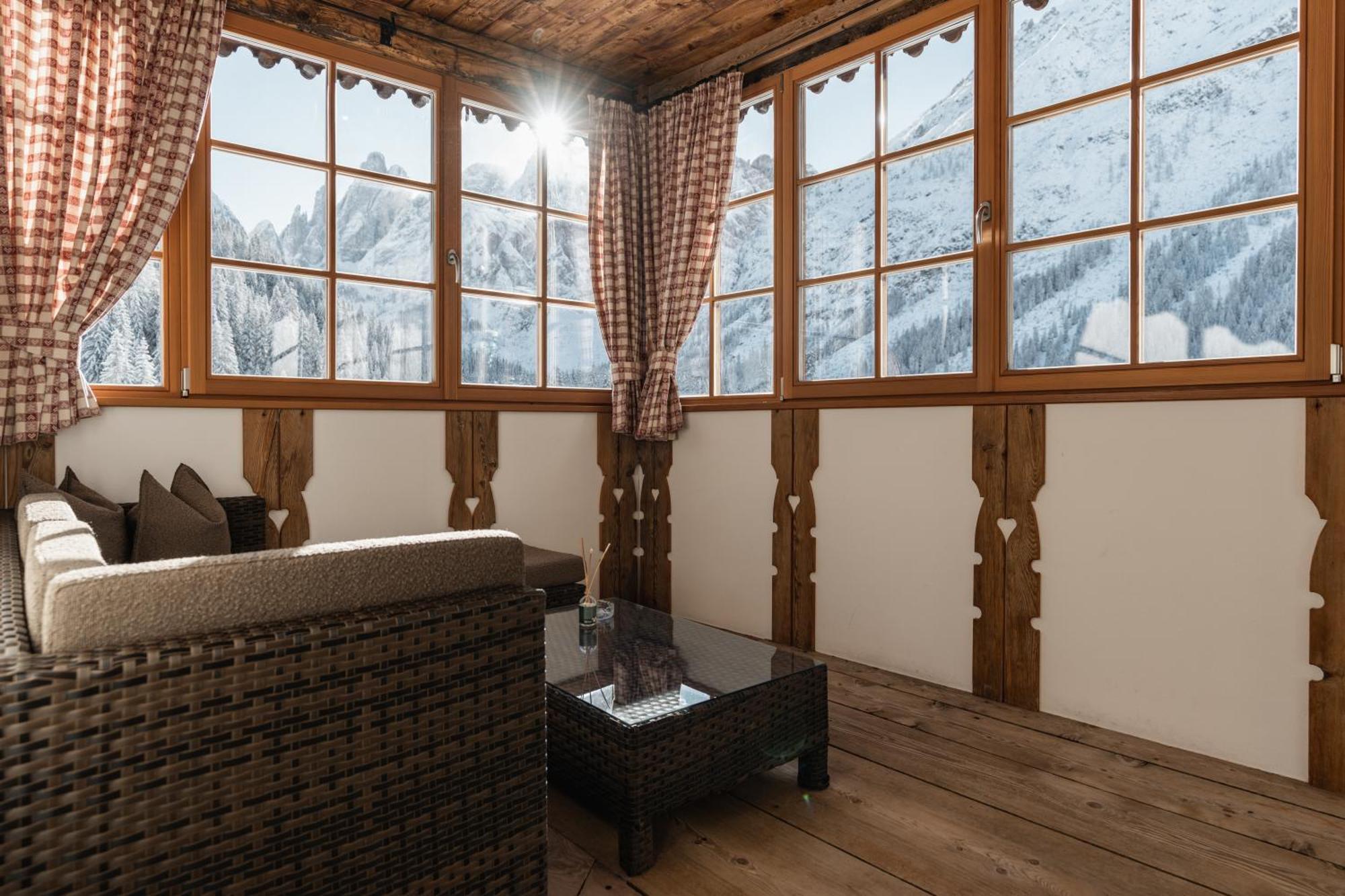 Hotel Dolomitenhof & Chalet Alte Post Sexten Exterior foto