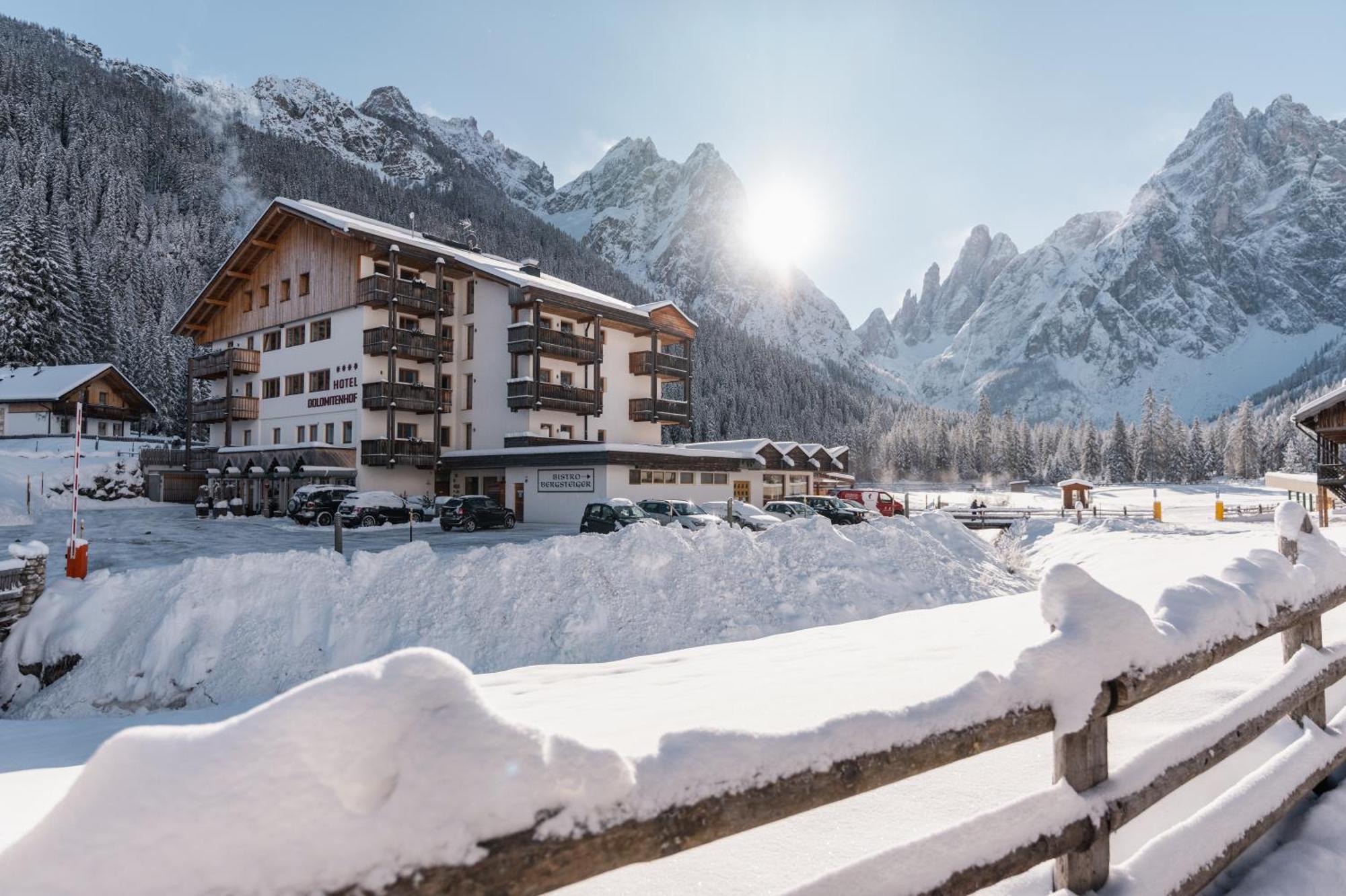 Hotel Dolomitenhof & Chalet Alte Post Sexten Exterior foto