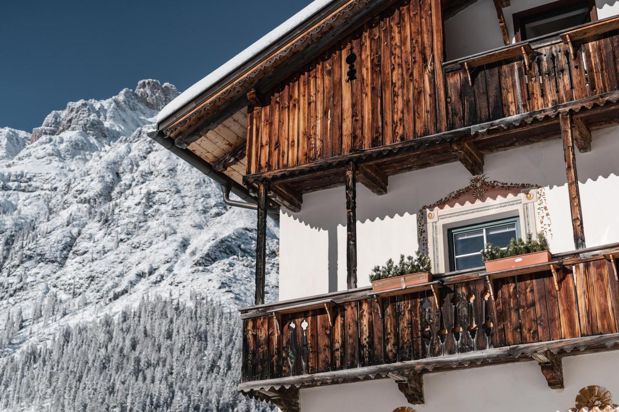 Hotel Dolomitenhof & Chalet Alte Post Sexten Exterior foto