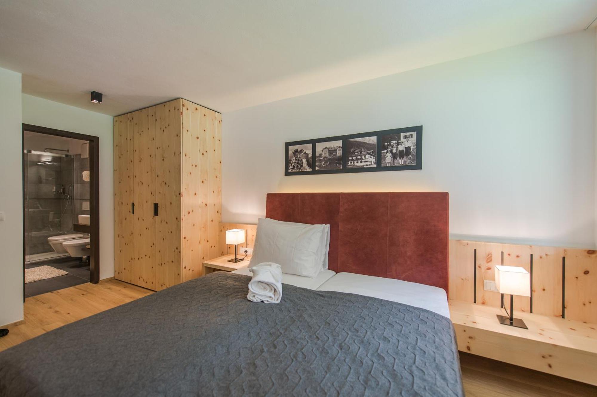 Hotel Dolomitenhof & Chalet Alte Post Sexten Quarto foto